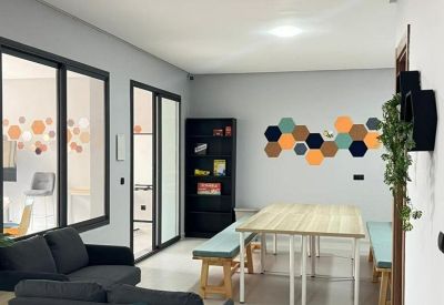 Spacious communal area at Avenue Lissan-Edine Ibn Al-Khatib, Espace Bureaux Mariya with colorful wall art.
