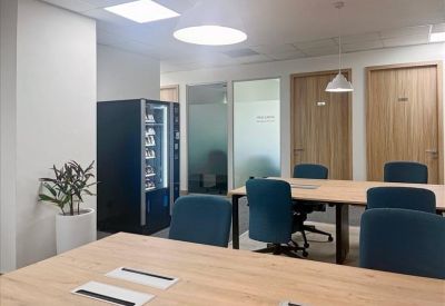 Executive office centre to let in Ebene