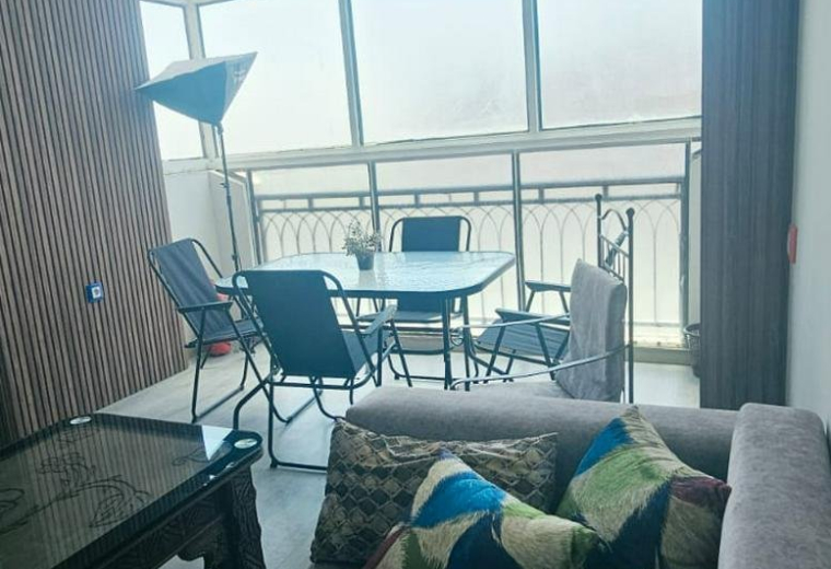 City Parcours Co-Working, Bloc B lounge with grey sofa and balcony seating.