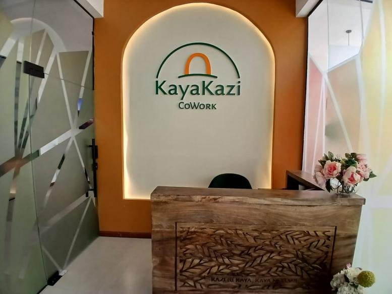 Reception area at EENS Business Park with a wooden desk and branded wall.