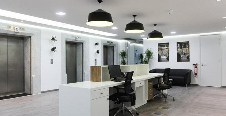 Professional reception area of Tour Ouest Twin Center, 8ème Etage, Casablanca with modern pendant lights and elevators.