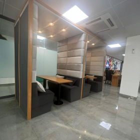 Exterior view of 42, Saka Tinubu Street. Click for details.